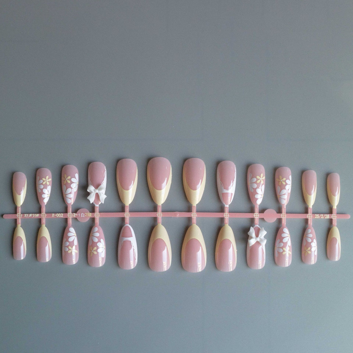 Dekoratives Blumennagelkunst-Designset