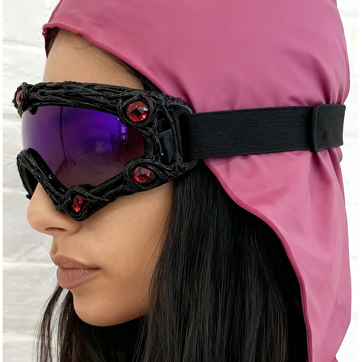 Damen Skibrille im futuristischen Design mit dekorativen Details Brehn