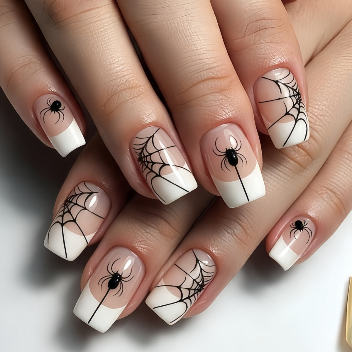 Halloween Kunstnagelset mit Spinnennetzdesign Brehn
