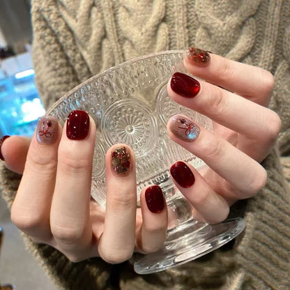 Künstlerische Nageldesign-Erweiterungen