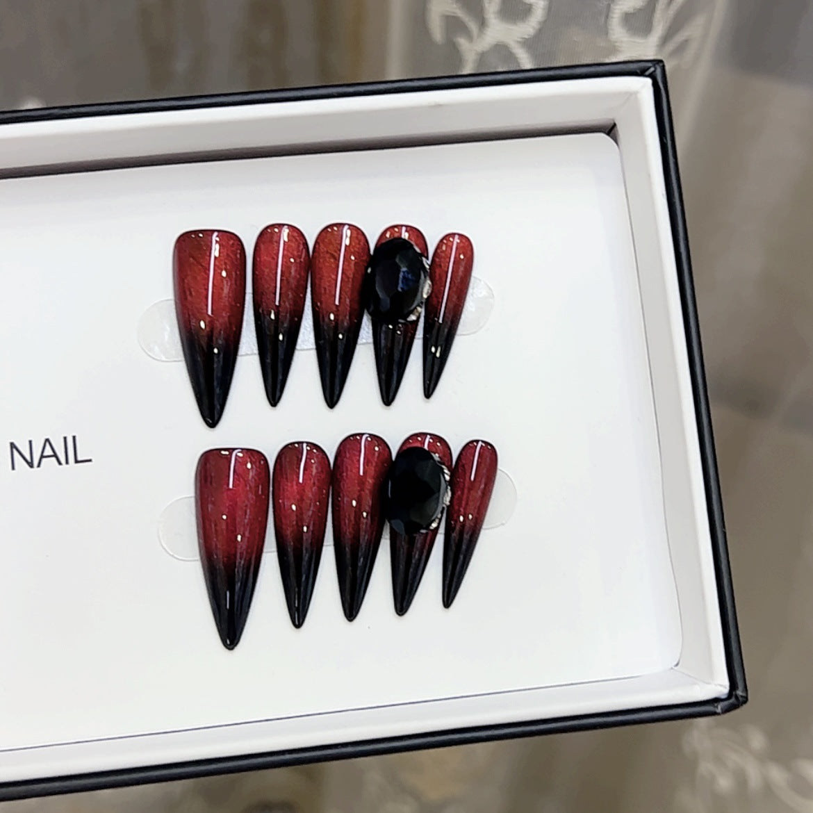 Künstlerisches von der Gothik inspiriertes Press-On-Nagelset Brehn
