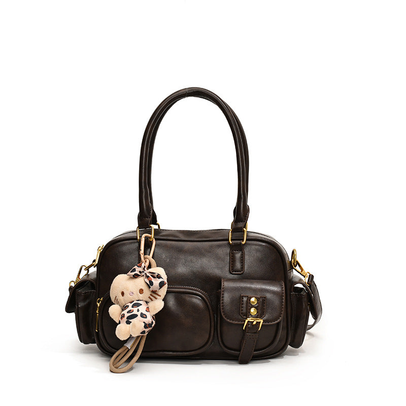 Elegante Handtasche mit Verspielten Anhängern und Mehreren Fächern Brehn