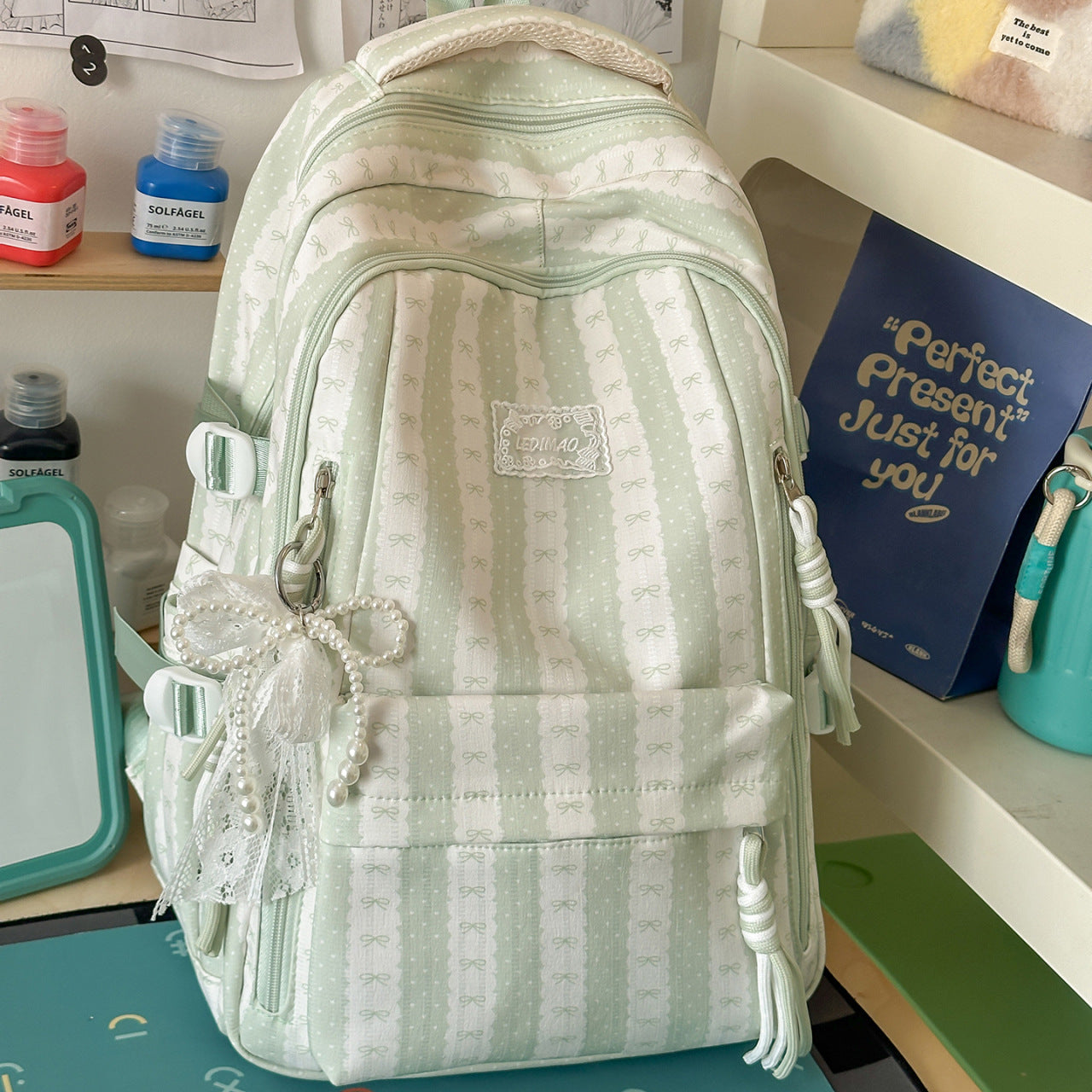 Stylische gestreifte Rucksack