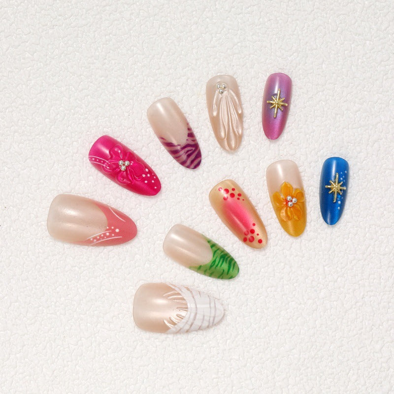 Kunstnagel-Set mit floralen und glitzernden Akzenten Brehn