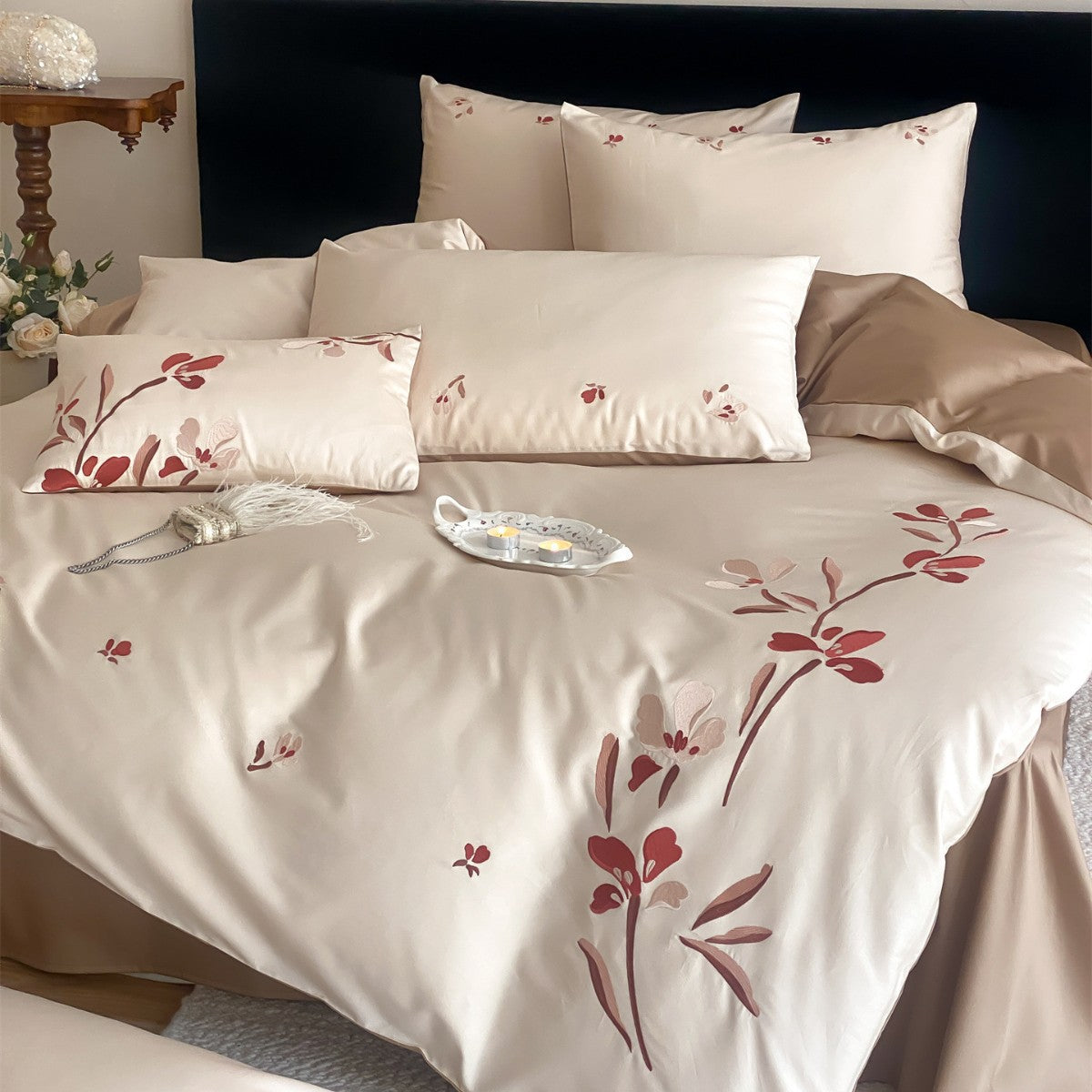 Luxuriöse Satin Floral Gestickte Bettdeckenbezug und Kissenbezug Set