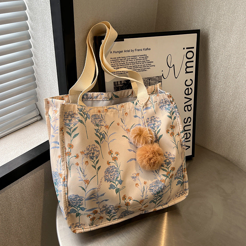 Blumenverzierte Tasche
