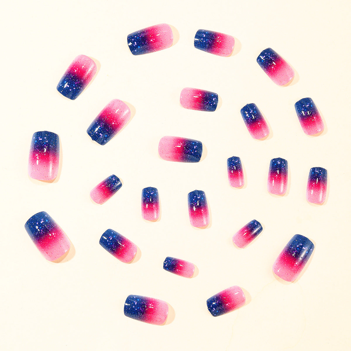 Funkelnde Ombre Nagelkunst-Erweiterungen Brehn