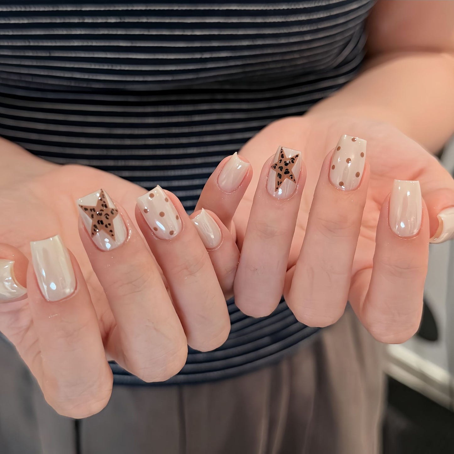 Kunstnagelspitzen mit Trendy Tiermustern Brehn