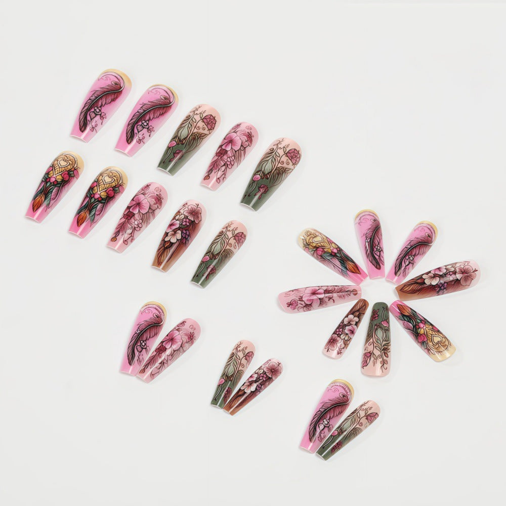 Kunstnägel im floralen und eleganten Design Brehn