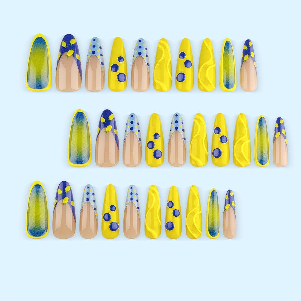 Kreatives Kunstnagel-Set mit bunten und einzigartigen Designs Brehn