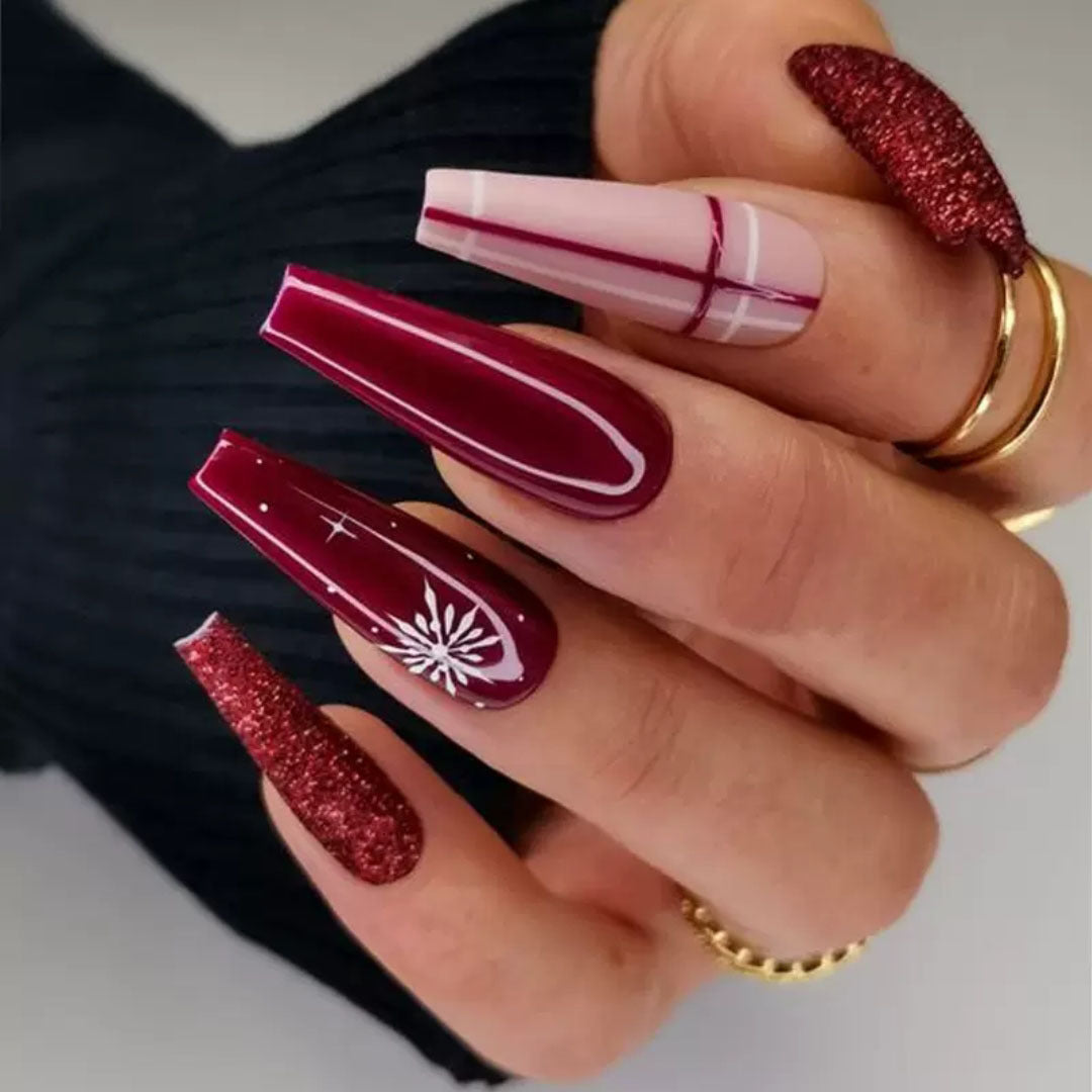 Dekorativer Press-On-Nagelset mit schimmerndem Glitter und elegantem Kunst Brehn