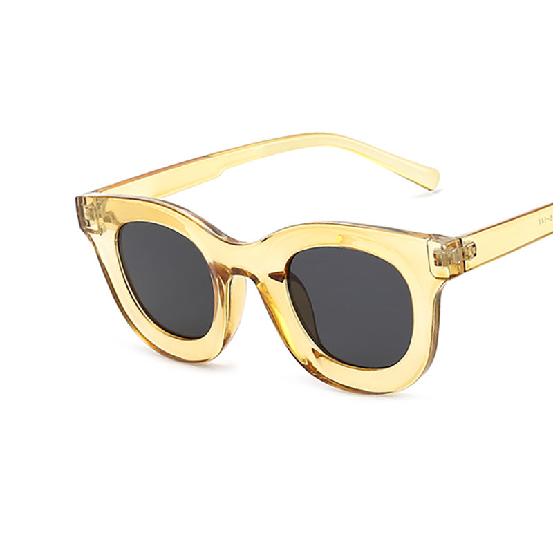 Retro-inspirierte klare Rahmen-Sonnenbrille