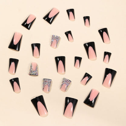 Glamouröse mit Schmucksteinakzenten verzierte Nagelverlängerungen Brehn