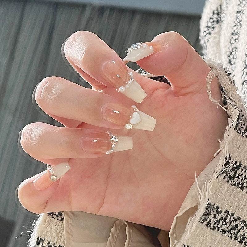 Kunstnagelset mit eleganten Blumen- und Glitzerverzierungen Brehn