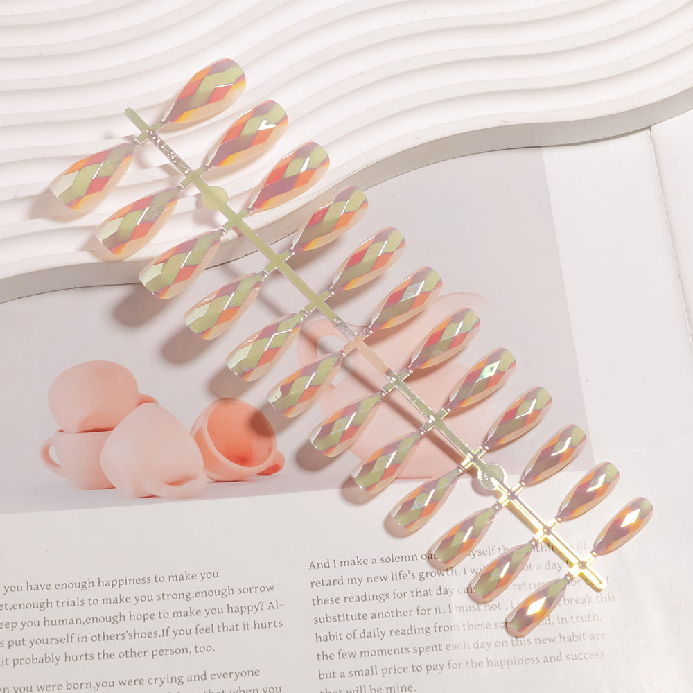 Künstlerisches Press-On-Nagel-Set mit geometrischem Design Brehn