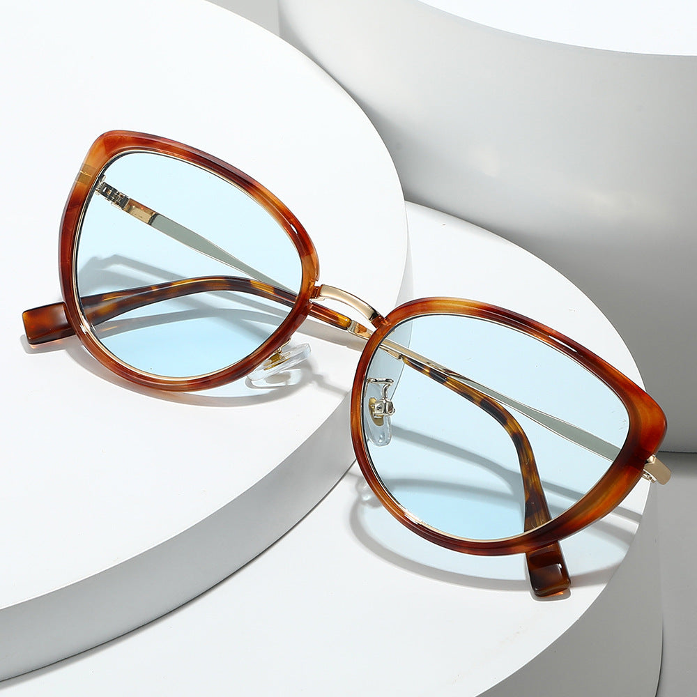 Modische Cat-Eye-Sonnenbrille mit trendigem Schildpatt-Rahmen Brehn