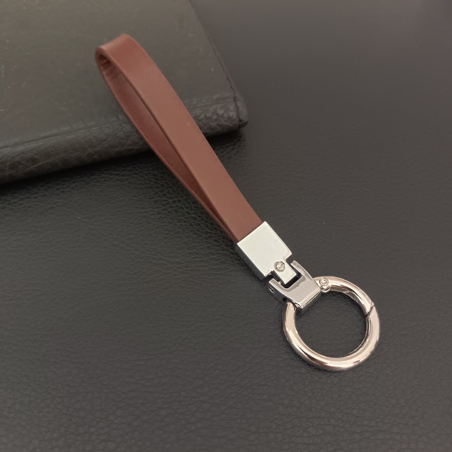 Eleganter Leder-Schlüsselanhänger Halter Brehn