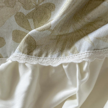 Luxuriöses Jacquard-Bettgarnitur-Set mit gerafftem Volant, Satinbesatz und Zierkissen