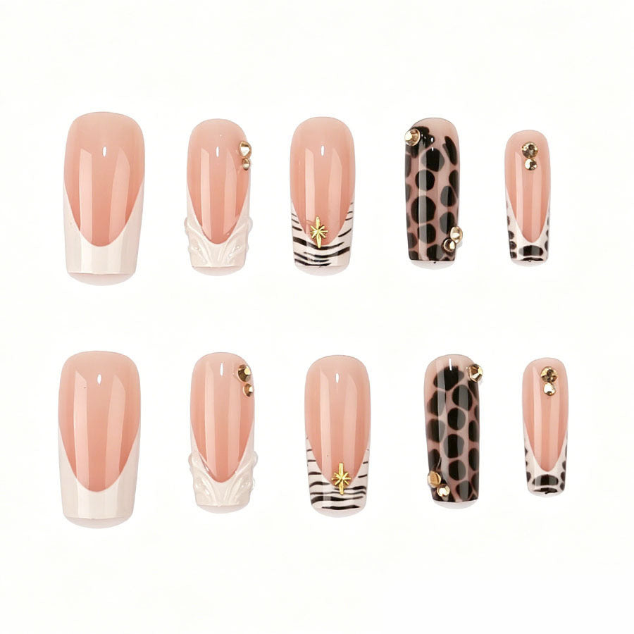 Kunstnagelset mit luxuriösen 3D-Details Brehn