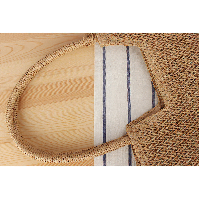 Modische Strandtotebag Aus Geflochtenem Naturmaterial mit Fransiger Detail Brehn