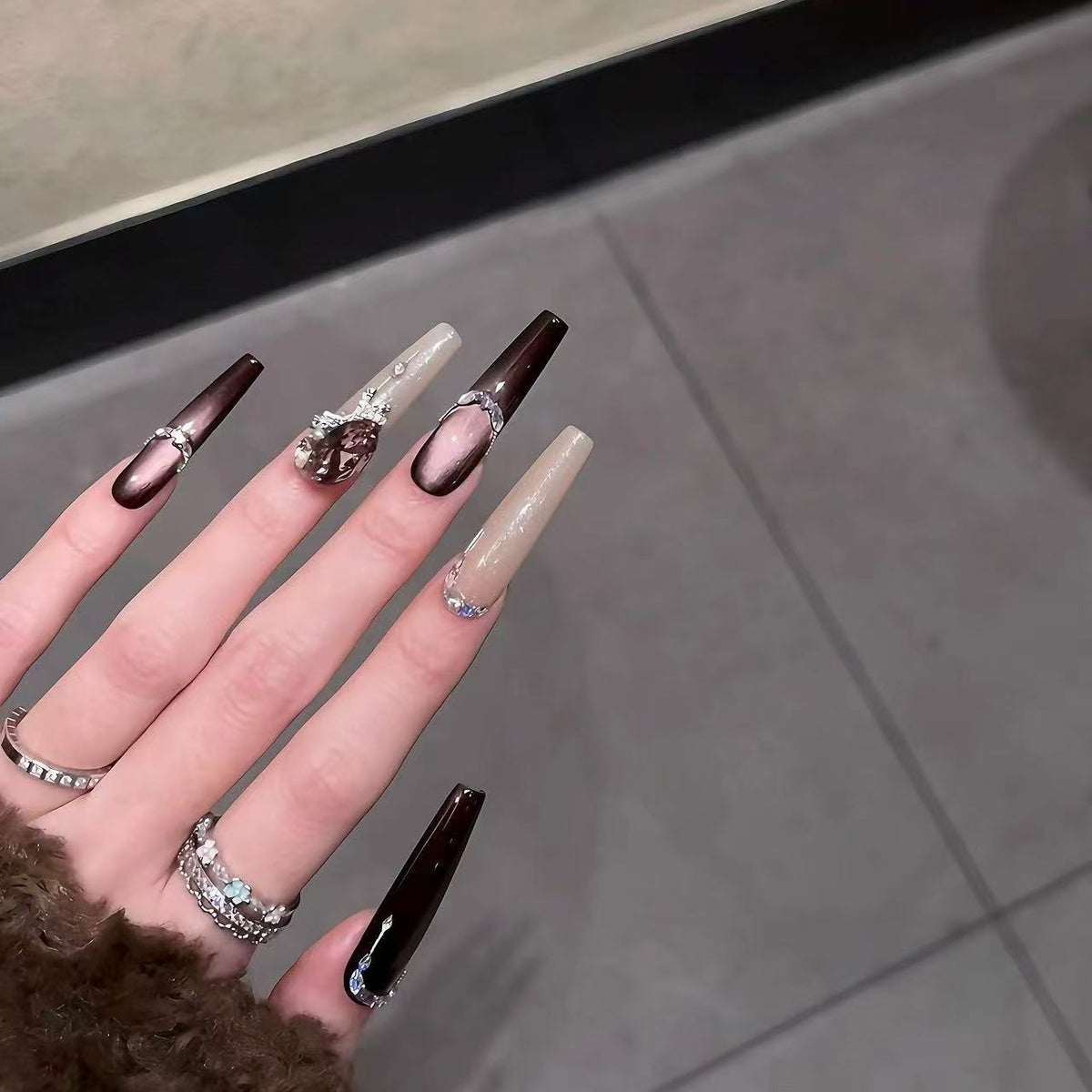 Premium Stiletto Nagel Kunst Erweiterungen mit Kristall Akzenten