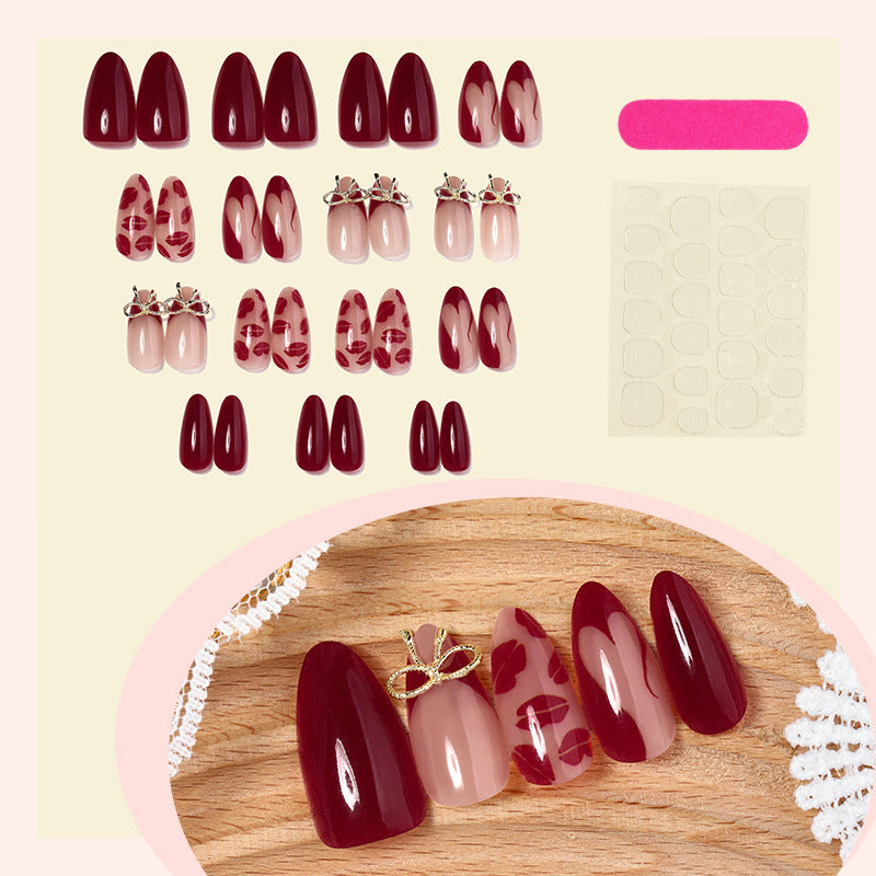 Kunstnagelset mit eleganten Schleifen- und Lippenmotiven Brehn
