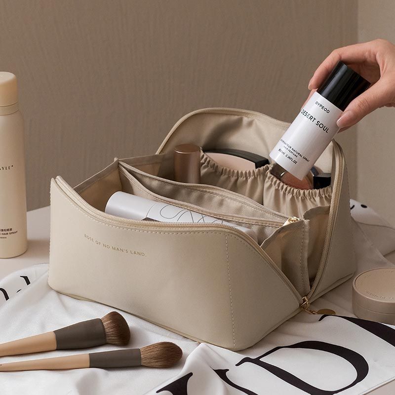 Kosmetiktasche mit Mehreren Fächern und Elegantem Design Brehn