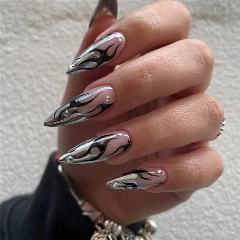 Künstlerisches Flammen-Design Press-On Nagelverlängerungen Brehn