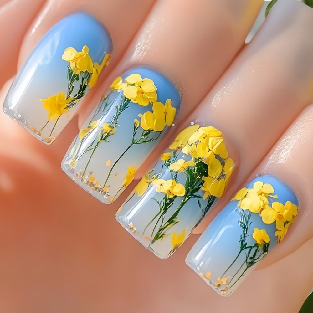 Künstliche Nagelspitzen im floralen Design Brehn