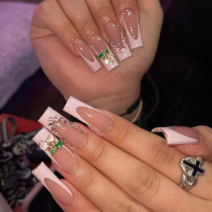 Kunstnagelset mit Glamourösen Perlen- und Glitzerelementen Brehn