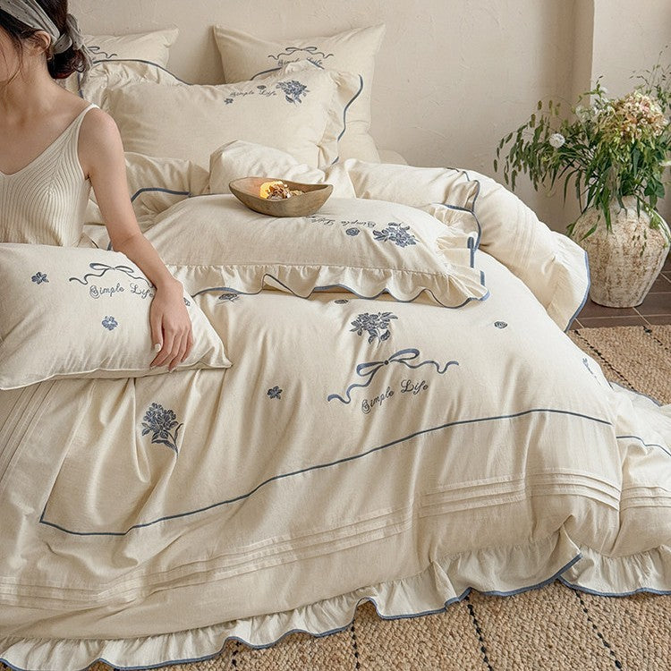 Baumwoll-Musselin Bettwäscheset mit zarter Blumenstickerei, Volant und atmungsaktivem Finish
