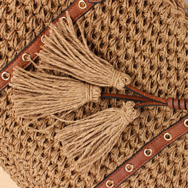 Elegante Strandtasche Aus Handgefertigtem Naturmaterial mit Lederakzenten Brehn