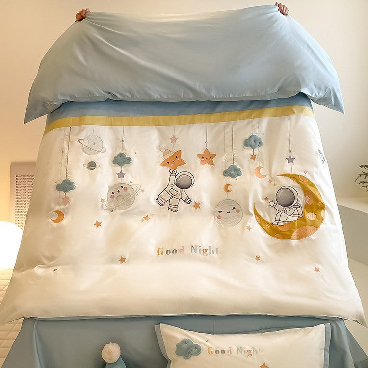 Verspieltes Bettwäsche-Set aus Baumwollsatin mit applizierten Cartoon-Motiven, Volant-Rüschen und dekorativen Kissenbezügen Brehn