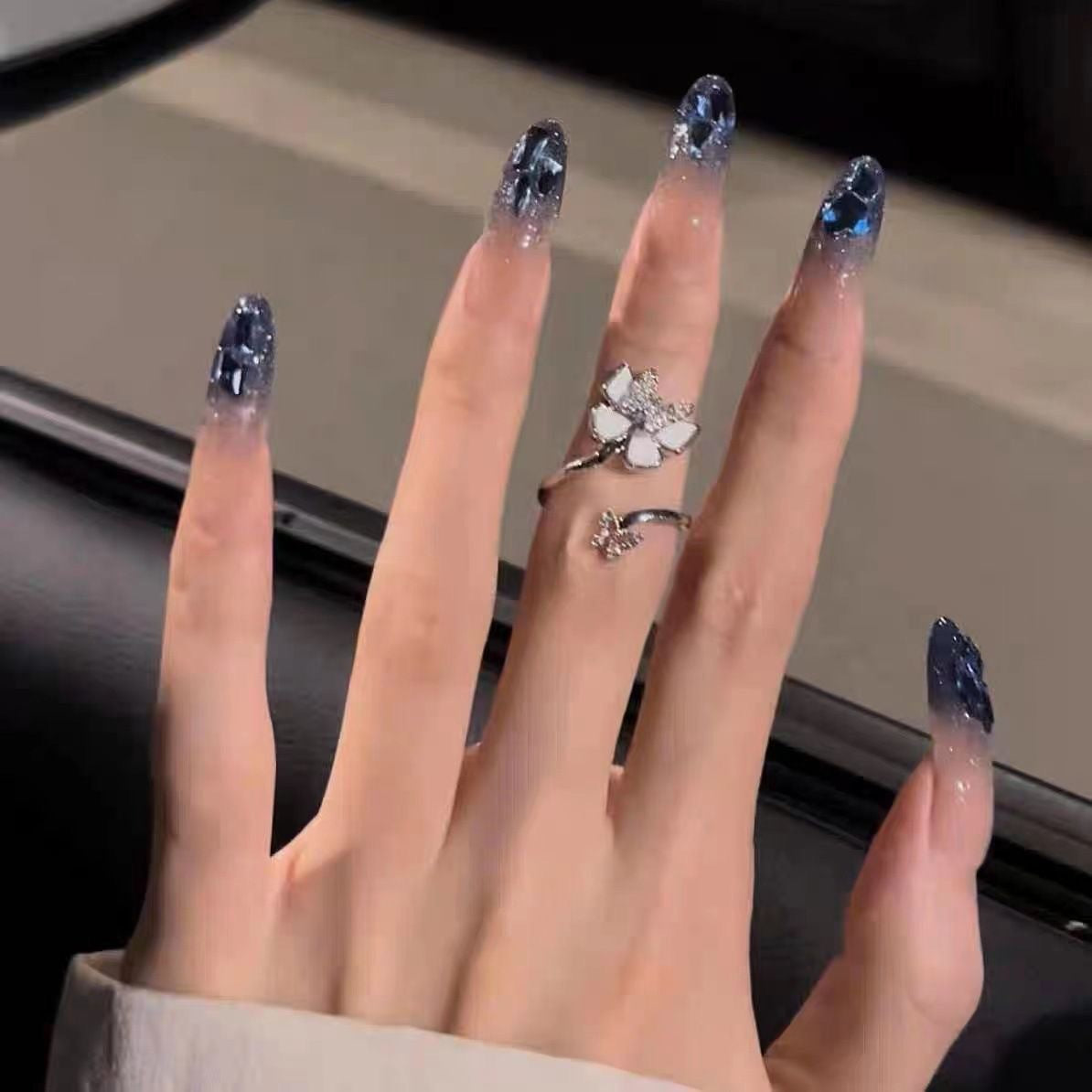 Kunstvolle Nagelspitzen Design Brehn