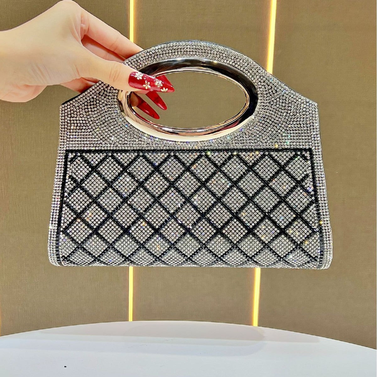 Rhinestone-besetzte Abendtasche