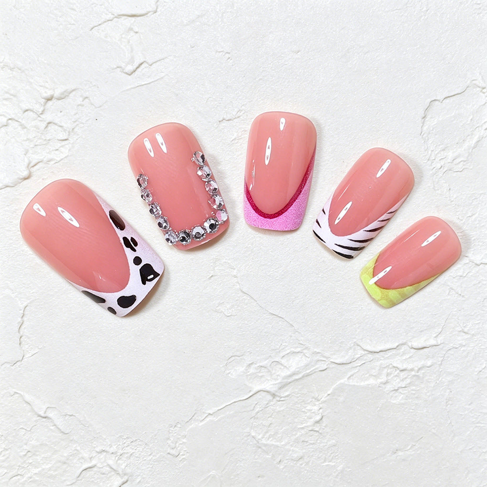 Künstlerische Press-On Nagelkunst Tipps mit einzigartigen Mustern Brehn