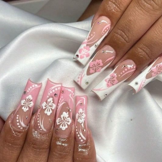 Kunstnagelset mit elegantem Blumen-Design und Kristallverzierungen Brehn