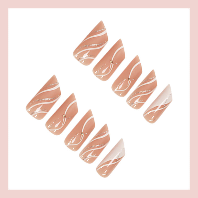Kunstnagelset mit eleganten Wellenmustern und Glitzerakzenten Brehn