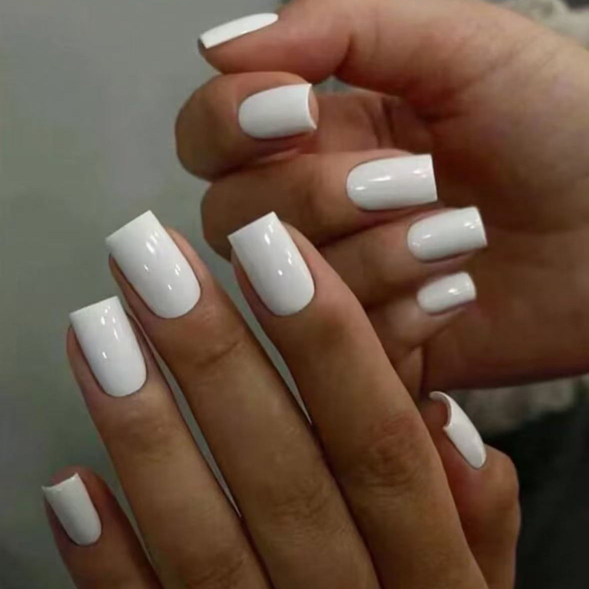 Kunstnagelset mit elegantem Hochglanz-Finish Brehn