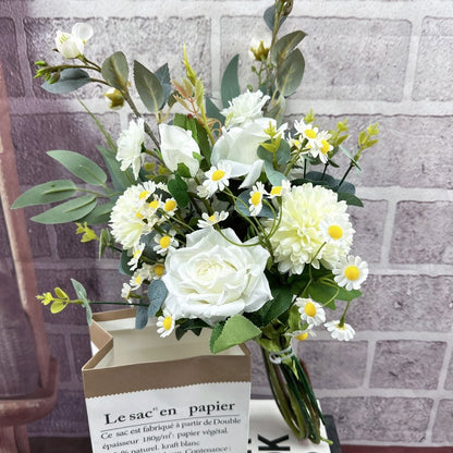 Elegante Kunstblumenstrauß-Anordnung