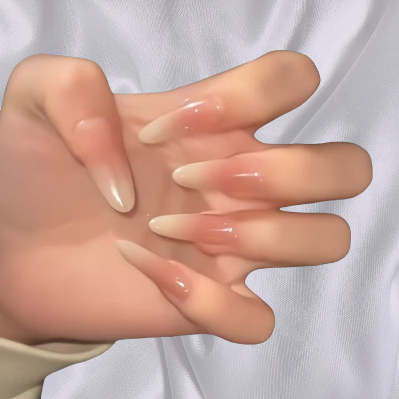 Elegante Kunstnägel im modernen Stiletto-Stil Brehn