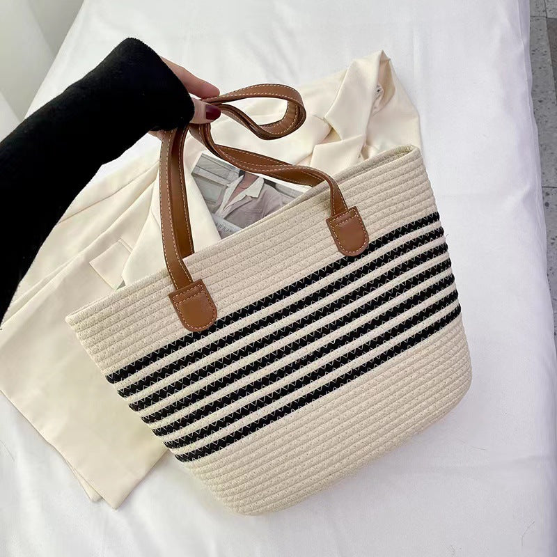 Elegante Tote Tasche Aus Geflochtenem Bastmaterial mit Robusten Lederakzenten Brehn