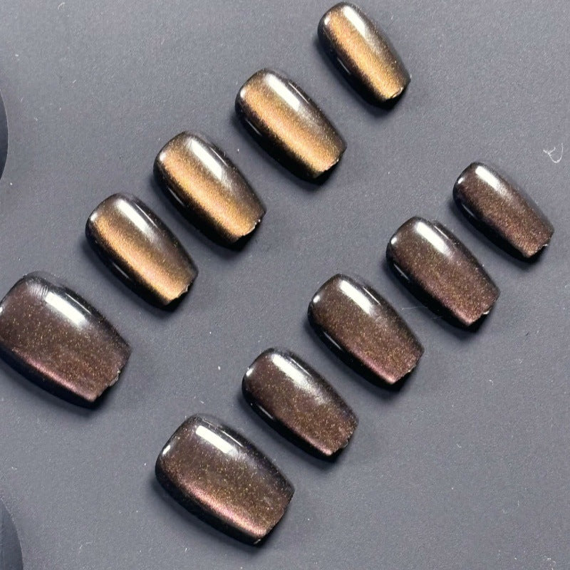 Kunstnägel mit schimmerndem Metallic-Finish Brehn