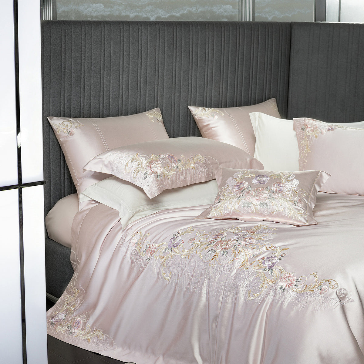 Besticktes Satin-Bettwäsche-Set mit Luxus-Applikationen