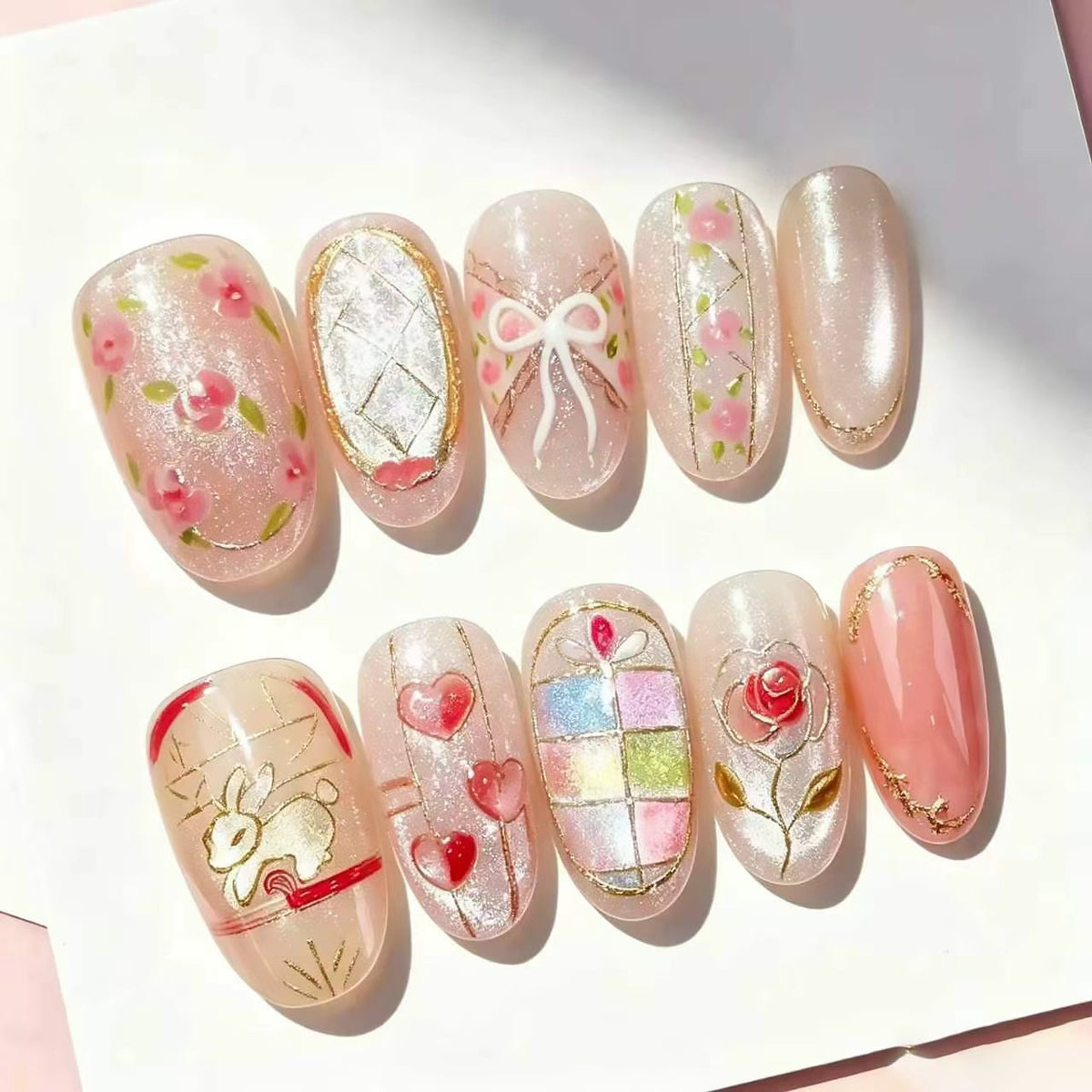 Dekoratives Press-On Nagelkunstset mit künstlerischen Designs Brehn