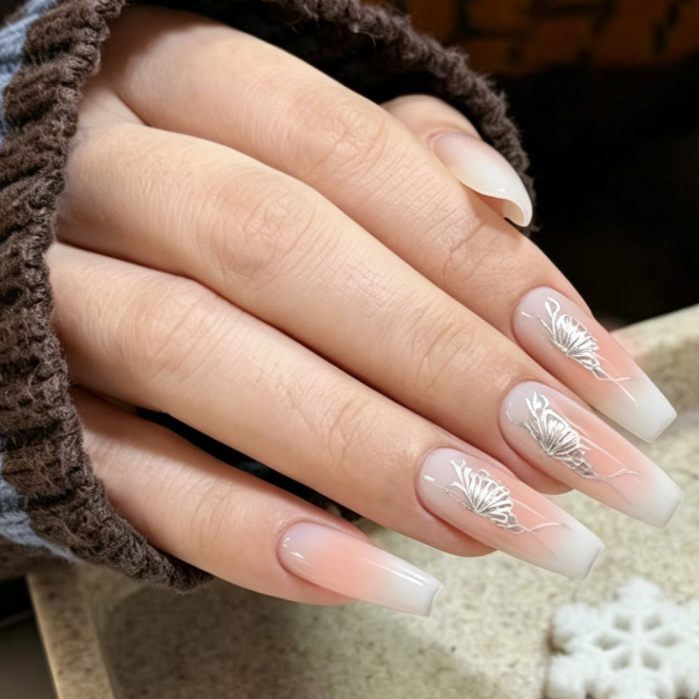 Elegante Kunstnägel mit Filigranem Schmetterlingsdesign Brehn