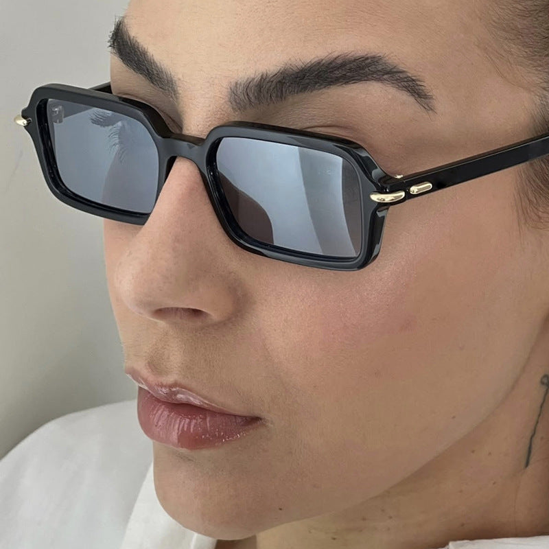 Damen modische quadratische Sonnenbrille mit stilvollem Kunststoffrahmen und blauen Gläsern Brehn