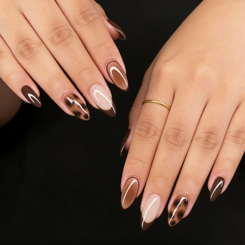 Künstlerisches mandelförmiges Press-On-Nagelset mit abstrakten Mustern Brehn