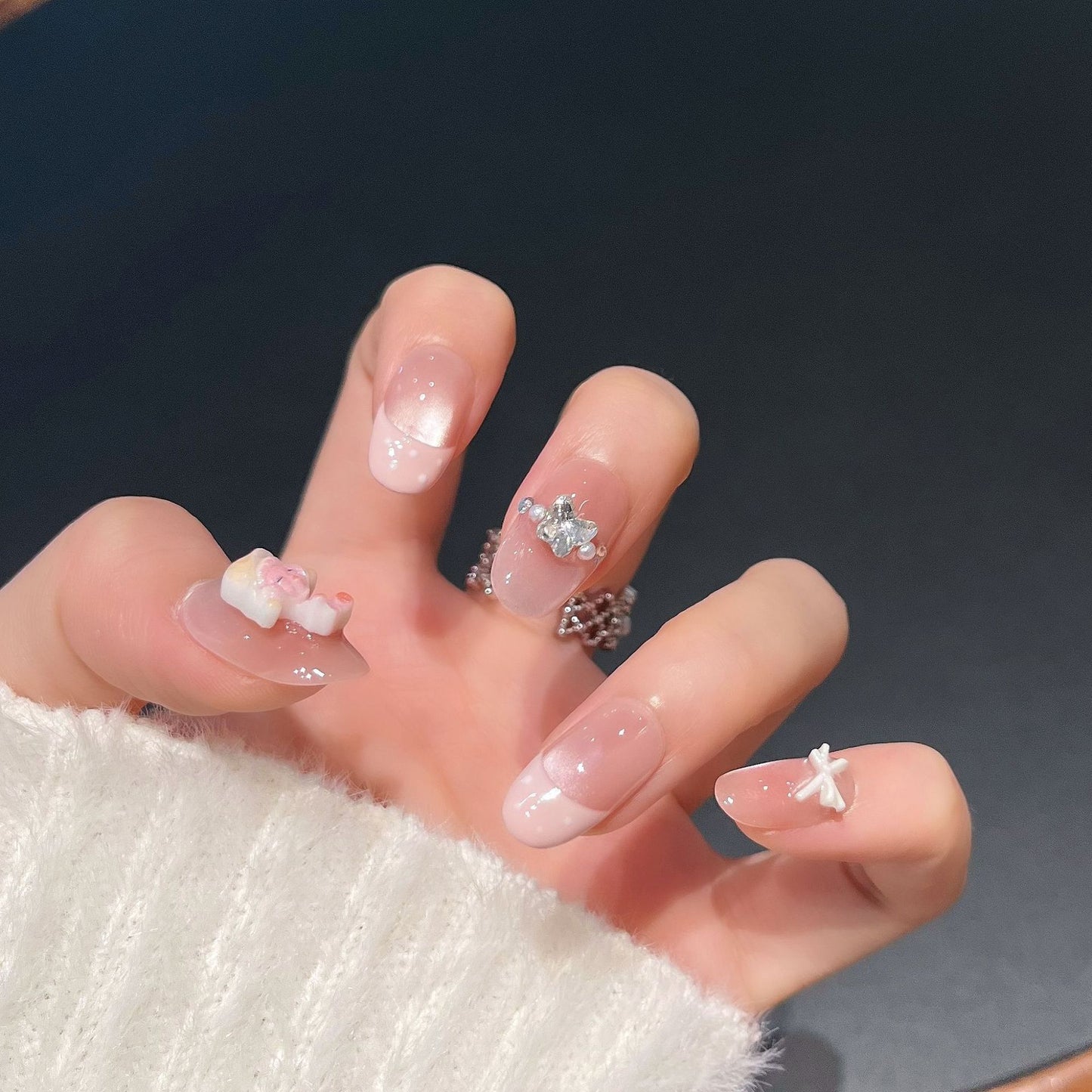 Elegantes Floral Verziertes Press-On Nagelset Brehn