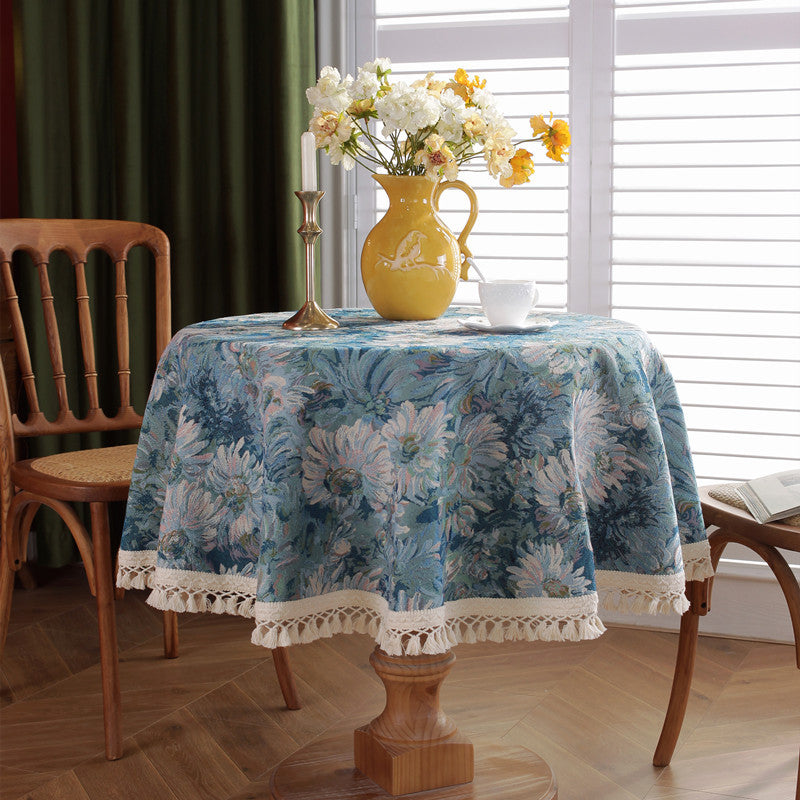 Blumengemusterte Vintage-inspirierte Tischdecke